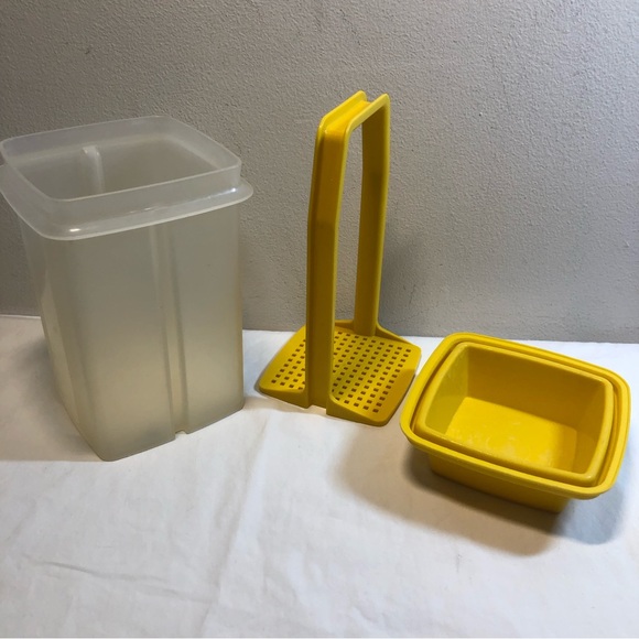 Vintage Tupperware Pickle Keeper Yellow 1332-8 - Picture 2 of 12